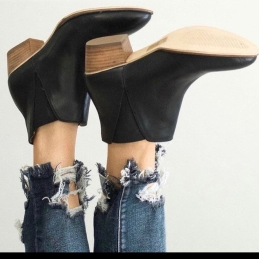 Roolee Black Pointed Toe Chelsea Boots - Size 6